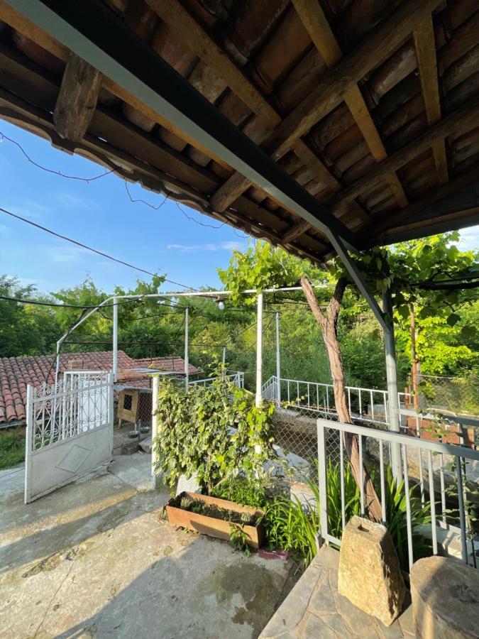Zaali'S Wine Cellar Bed & Breakfast Vani Bagian luar foto