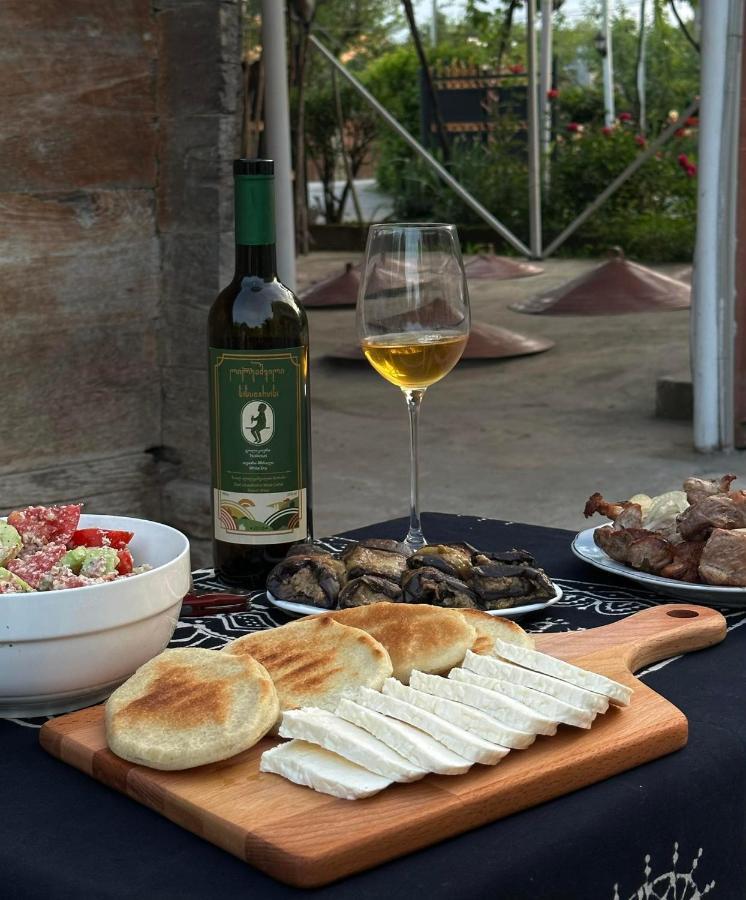 Zaali'S Wine Cellar Bed & Breakfast Vani Bagian luar foto